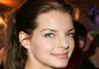 เกมส์ต่อภาพจิ๊กซอดาราหน้าสวย (Image Disorder Yvonne Catterfeld)